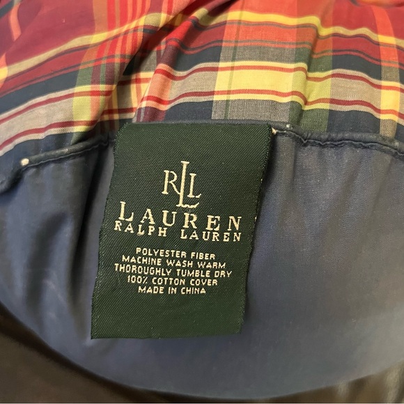 2 pillows - Picture 4 of 6